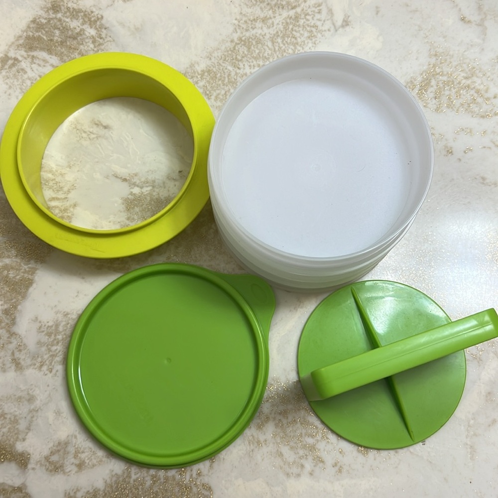 Tupperware hamburger press - Picture 3 of 8